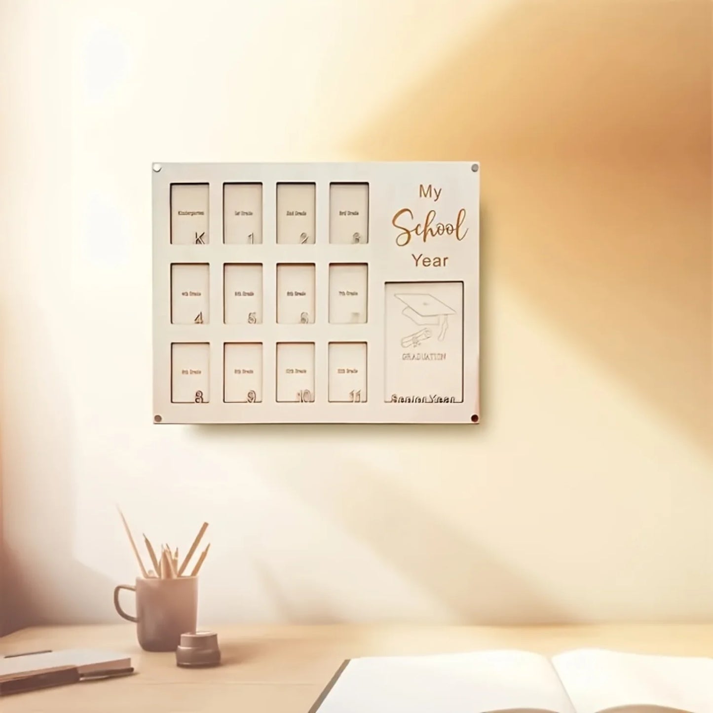 Porta-Retrato Personalizado para Graduação - Design Comemorativo Atemporal com Pêndulo Estilo Oscilante - Decoração Artesanal em Madeira para Graduação